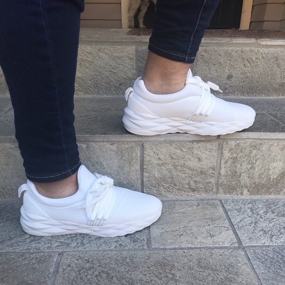 New super light sneakers 7 - Picture 5 of 10